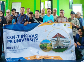 Mahasiswa KKNT IPB University Kenalkan Aplikasi DigiTani dan Pepaya Calina kepada Masyarakat Desa Loji