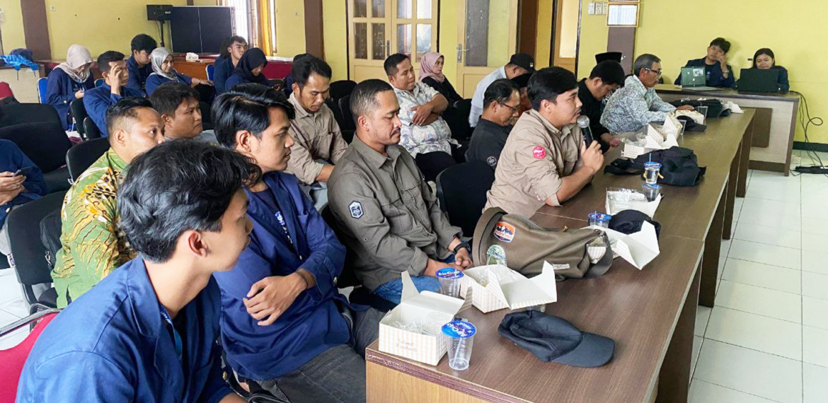 Mahasiswa KKNT Inovasi IPB University Angkat Program Kehutanan Sosial di Kecamatan Bungbulang