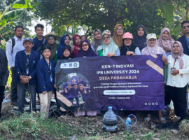 Mahasiswa KKNT Inovasi IPB University Kenalkan Peternakan Berkelanjutan Lewat POC dari Limbah Kotoran Kambing