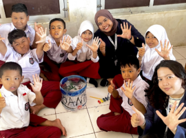 Mahasiswa KKNT Inovasi IPB University di Desa Sukawening Buat Program Edukasi ‘Gemas Banget’