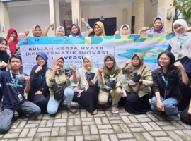 Mahasiswa KKNT Inovasi di Tegal Ajak Ibu-Ibu Tanam Benih Inovasi IPB University