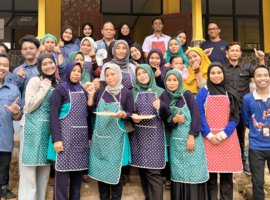 Rintis Bersama Himafarin IPB University bersama Ibu Nelayan Mengangkat Produk Khas Baru Desa Sangrawayang