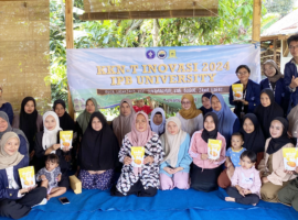 Siapkan UMKM Desa Sirnajaya Naik Kelas, Mahasiswa KKNT Inovasi IPB University Ajari Pemasaran Digital
