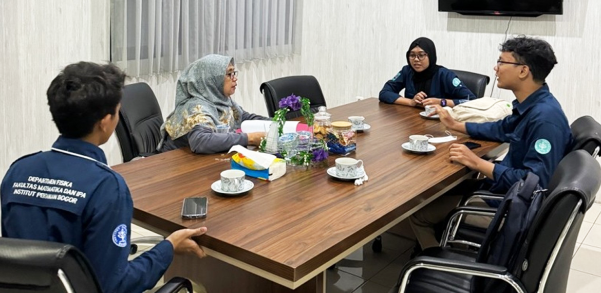 Tanamkan Growth Mindset, Tim PKM PM IPB University Kembalikan Semangat Belajar Para Anak Jalanan