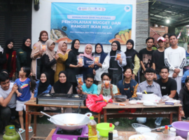 Bangkitkan UKM Desa Ciampea Udik, Mahasiswa FPIK IPB University Latih Pembuatan Nugget dan Pangsit Ikan Nila