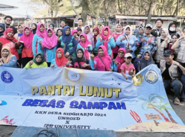 Bersama Mahasiswa Unsoed, Tim KKNT Inovasi IPB University Adakan Coastal Clean Up di Pantai Lumut