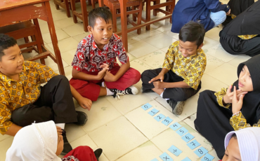 Cara Mahasiswa KKNT Inovasi IPB University Buat Anak-Anak Suka Matematika