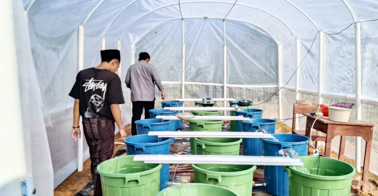 Dospulkam, Dosen Sekolah Vokasi IPB Terapkan Integrated Farming System di SMK Al-Jauhariyah Cianjur
