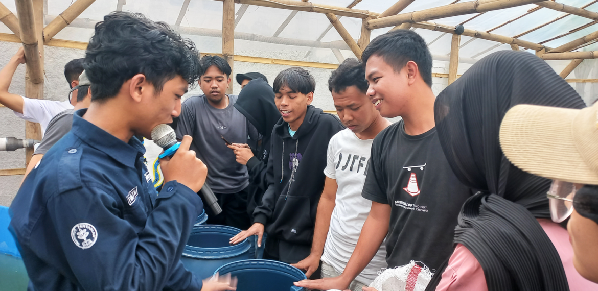 Inovasi Berbasis Teknologi, Tim PPK Ormawa BEM FPIK IPB Gelar Pelatihan Sistem RAS dan Akuaponik di Desa Ciampea Udik