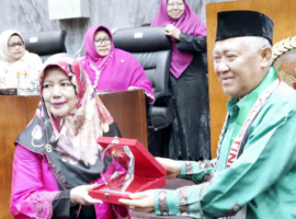 Guru Besar Fema IPB University Raih Penghargaan Tokoh Nasional Perempuan Berdedikasi dalam Pembangunan Keluarga