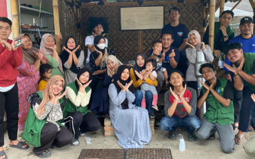 Mahasiswa IPB University Beri Pelatihan Persemaian Biointensif dan Instrumentasi Iklim bagi Warga Cibunian