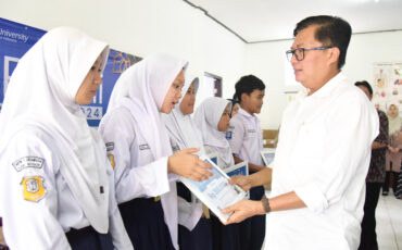 IPB University Salurkan Santunan Anak Yatim Tahap Kedua di Desa Lingkar Kampus