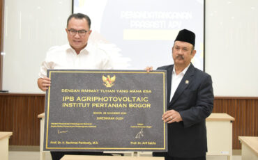 Menteri Bappenas RI Saat Resmikan Agri Fotovoltaic IPB University Bangun Indonesia dari Kampus