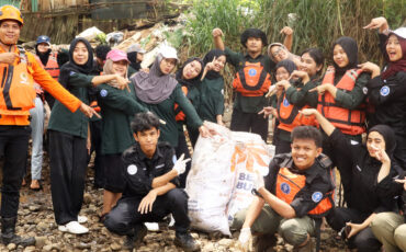 Kolaborasi Mahasiswa IPB University Bersihkan Sungai Ciliwung, 600 Kg Sampah Terkumpul