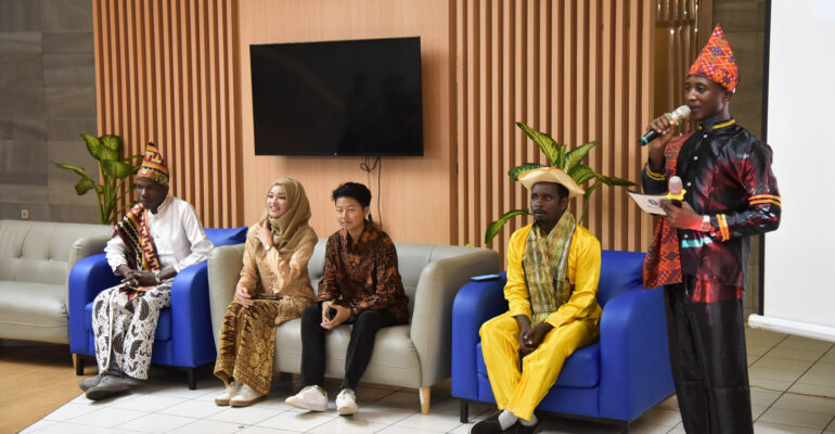 Peringati Hardiknas, IPB University Gelar International Student Forum, Mahasiswa Asal Zimbabwe Orang Indonesia Sangat Sopan
