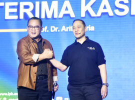 Rektor IPB University Bagikan Kisah 13 Tahun Perjuangan Menulis dan Berbicara di Depan Publik