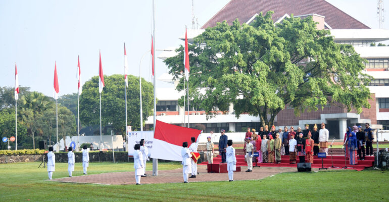 Upacara Hardiknas IPB University 2025 Mendiktisaintek Serukan Kolaborasi Pendidikan yang Kuat dan Berdampak