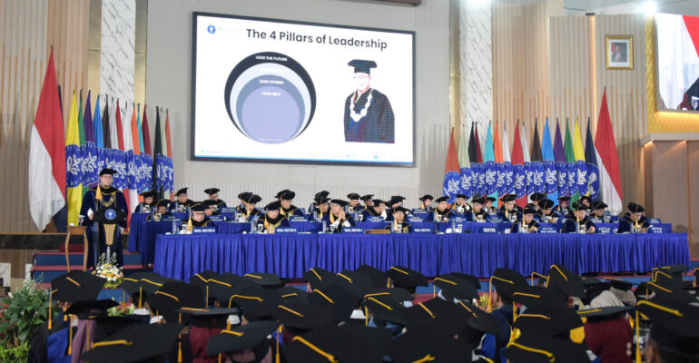 Rektor IPB University Dorong Wisudawan Jadi Pemimpin Masa Depan, Sebut Dua Sosok Inspiratif Ini
