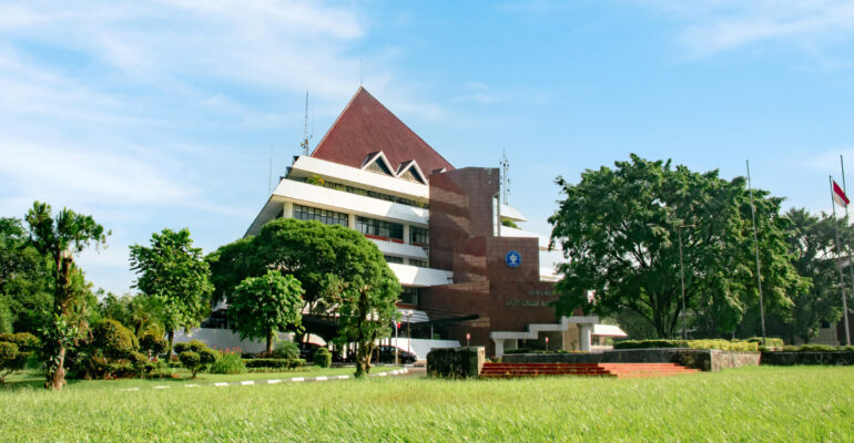 Tingkatkan Kesejahteraan, IPB University Beri Bantuan Biaya Pendidikan Bagi Putra Putri Pegawai