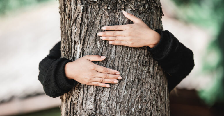 Dokter IPB University Peluk Pohon dalam Forest Bathing Bisa Redakan Stres