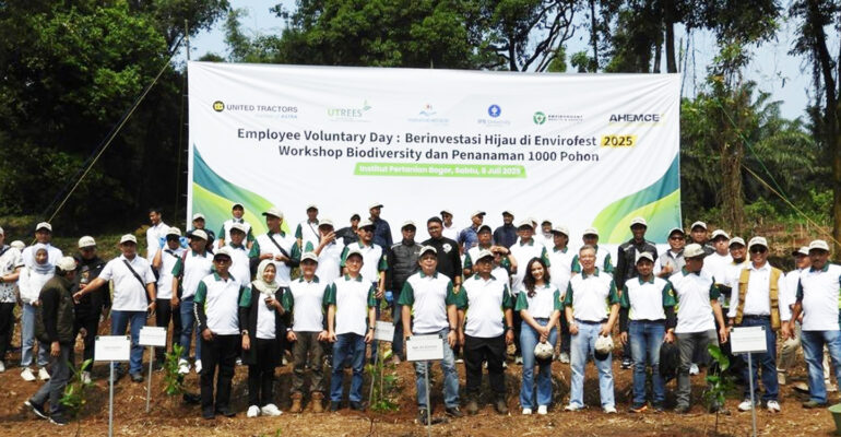 EnviroFest: Penanaman 1.000 Pohon United Tractors dan Fahutan IPB University Percantik Taman Hutan Kampus 