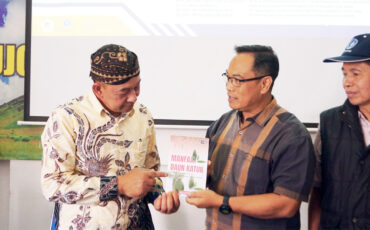 Inovasi IPB University Hadir di Peternak Sapi Perah Koperasi SAE Pujon Malang