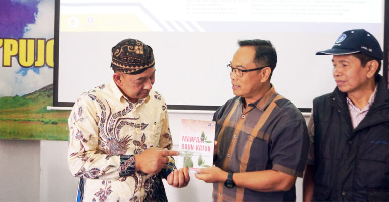 Inovasi IPB University Hadir di Peternak Sapi Perah Koperasi SAE Pujon Malang