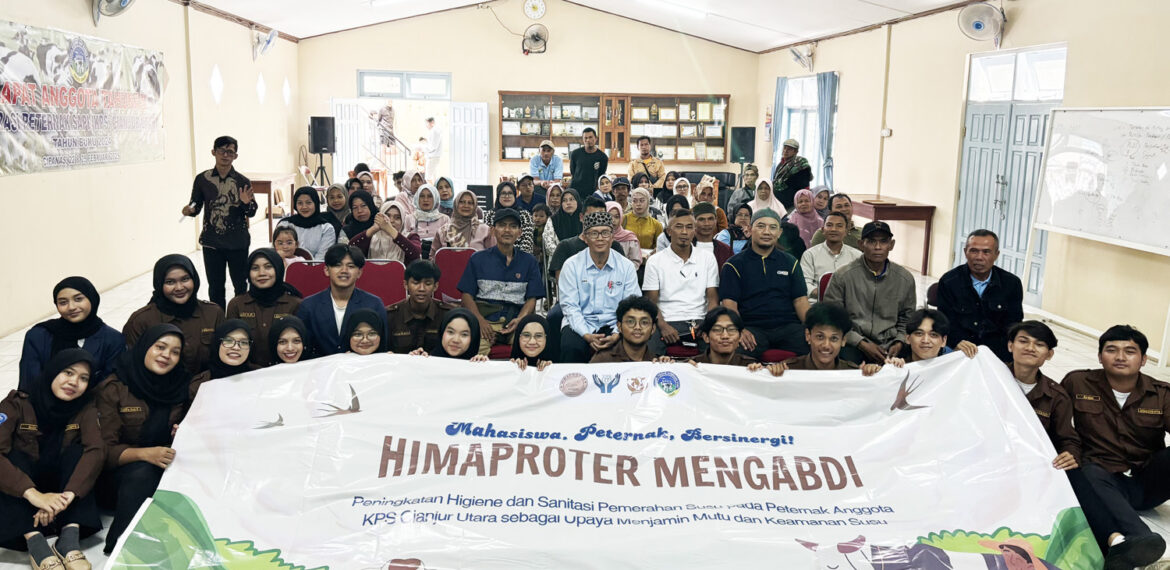 Mahasiswa IPTP IPB University Bawa Inovasi Antiseptik Celup Puting Daun Sirih untuk Peternak Cianjur Utara