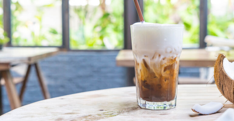 Tren Coconut Milk Coffee, Amankah Kopi Dicampur Santan? Begini Jawaban Dosen Gizi IPB University