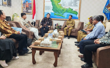 Akademisi IPB University Sambangi Bupati Cilacap Bahas Sampah sebagai Pusat Edukasi dan Inovasi