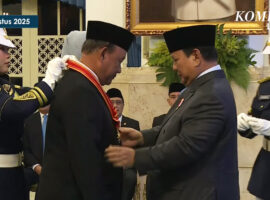 Dr Dadan Hindayana Raih Penghargaan Bintang Mahaputra Utama dari Presiden Republik Indonesia