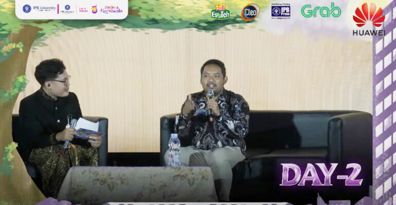 Founder Esteh Indonesia Beri Inspirasi Wirausaha kepada Mahasiswa Baru Sekolah Vokasi IPB University