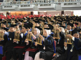 Harmoni Angklung Meriahkan Wisuda IPB University, 800 Lulusan Siap Pimpin Masa Depan