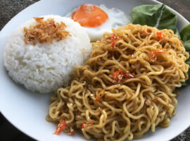 Masih Doyan Makan Mi Campur Nasi Dosen Gizi IPB University Paparkan Risiko Jangka Panjangnya