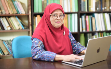 Prof. Tatik Chikmawati