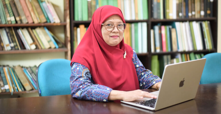 Prof. Tatik Chikmawati