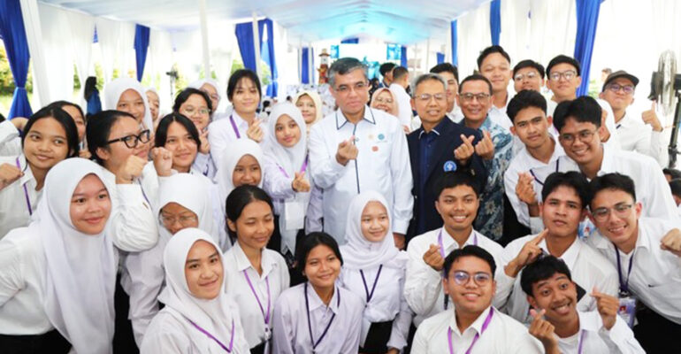 Tutup Rangkaian MPKMB Sekolah Vokasi IPB University, Menaker M-Shaped Competency yang Kini Dibutuhkan