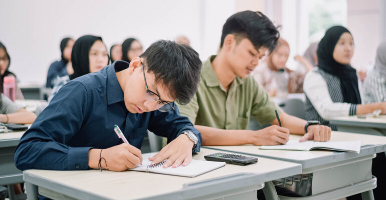 Ingin Sukses di Bangku Kuliah Ikuti Lima Kebiasaan Penting Ini