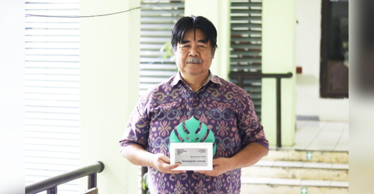 guru-besar-ipb-university-raih-the-guardian-honor-atas-dedikasi-hidup-tangani-kebakaran-hutan