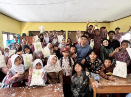 himafarin-ipb-university-buat-kelas-pantai-kenalkan-ekosistem-laut-untuk-anak-nelayan