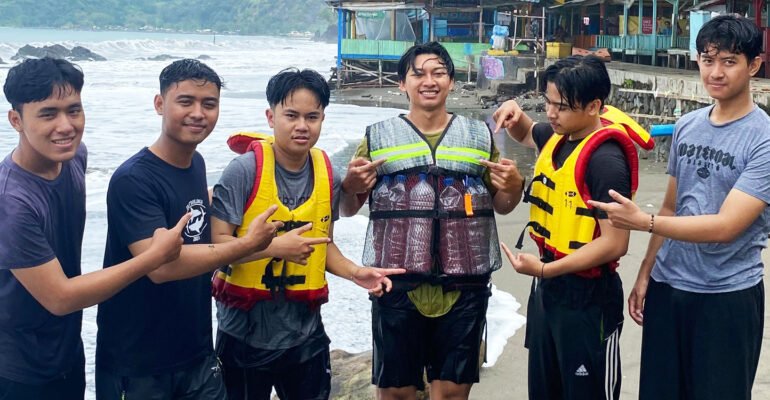 jabot-life-jacket-dari-botol-plastik-inovasi-mahasiswa-ipb-university