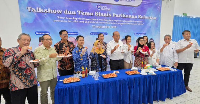 kampanye-makan-udang-di-tengah-isu-paparan-radioaktif-cesium-137-digelar-di-sela-talkshow-dan-temu-bisnis-fpik-ipb-university