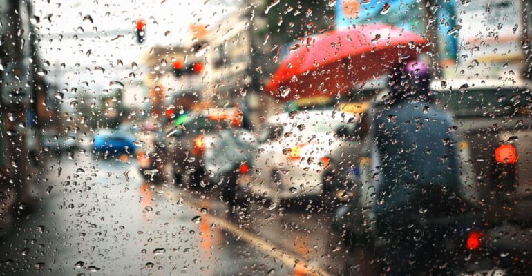 Air Hujan di Jakarta Mengandung Mikroplastik, Ini Penjelasan Guru Besar IPB University