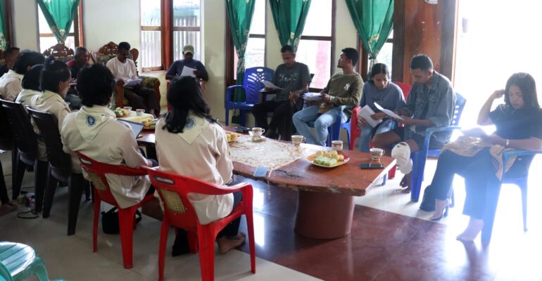 ekspedisi-aswara-ohoidertutu-lawalata-ipb-university-teliti-harmoni-adat-dan-konservasi-penyu-belimbing