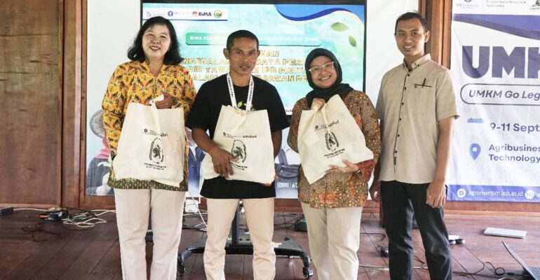 ipb-university-kenalkan-mina-padi-dan-ugadi-ke-masyarakat-desa-wisata-sukajadi