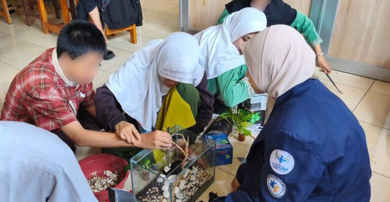 mahasiswa-ipb-university-kuatkan-jiwa-wirausaha-anak-tunagrahita-di-sukabumi-lewat-akuaskap