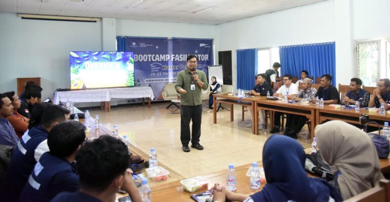 para-local-champion-desa-dapatkan-pendampingan-dari-ipb-university-dan-astra