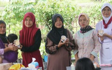 sekolah-vokasi-ipb-university-edukasi-gizi-ibu-dan-balita-lewat-demo-masak-mpasi-dengan-pandai-go