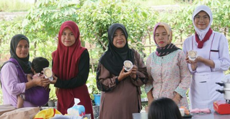 sekolah-vokasi-ipb-university-edukasi-gizi-ibu-dan-balita-lewat-demo-masak-mpasi-dengan-pandai-go