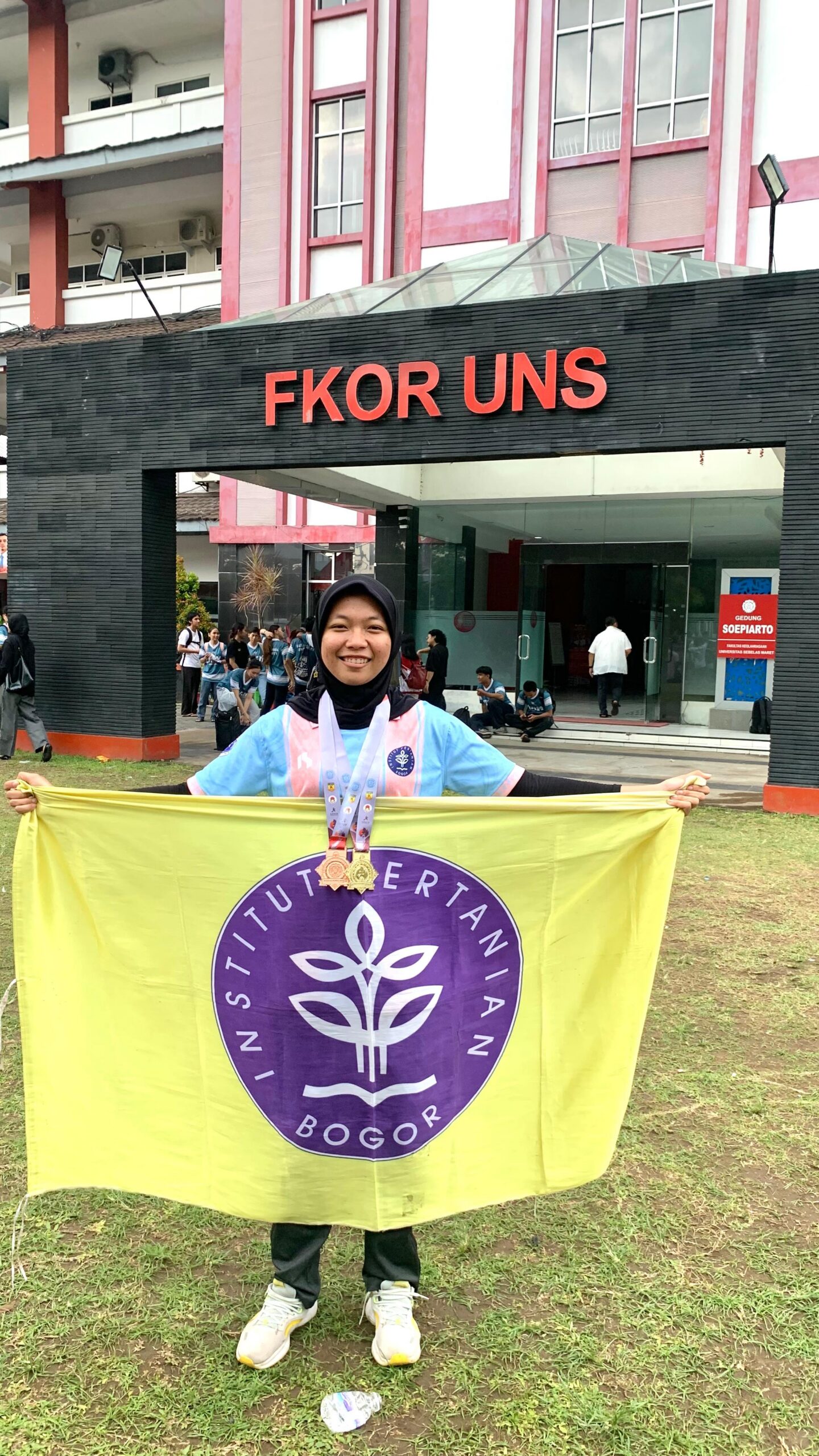 Aulia Azahra_E1401251079_Juara 3 Kumite Senior -50kg Putri dan Juara 1 Kumite Mahasiswa -48kg Putri